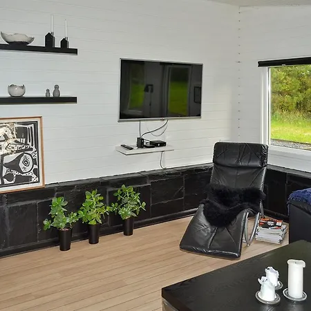 Three-bedroom Holiday In * Hals