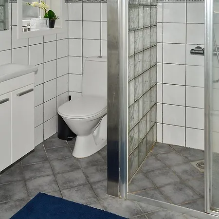 Three-bedroom Holiday In * Hals