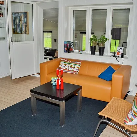 Vakantiehuis Three-bedroom Holiday In *