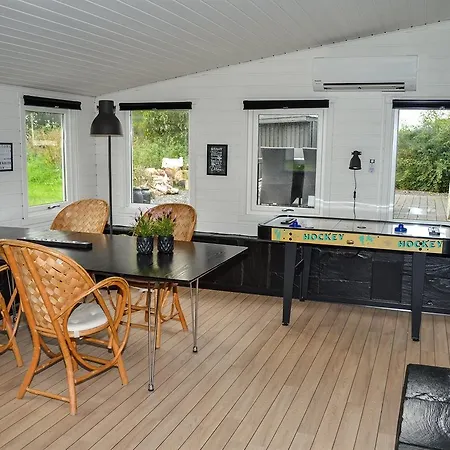 Vakantiehuis Three-bedroom Holiday In *